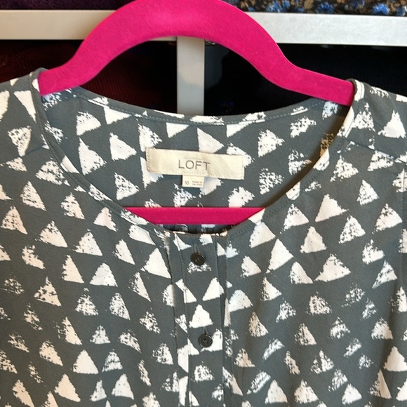 Loft green and white print sleeveless button front blouse size XS​ - Picture 2 of 3